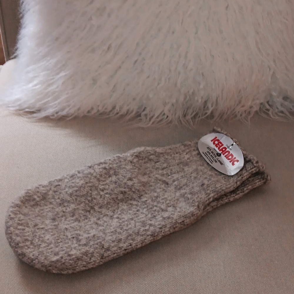 Icelandic wool mitts NWT